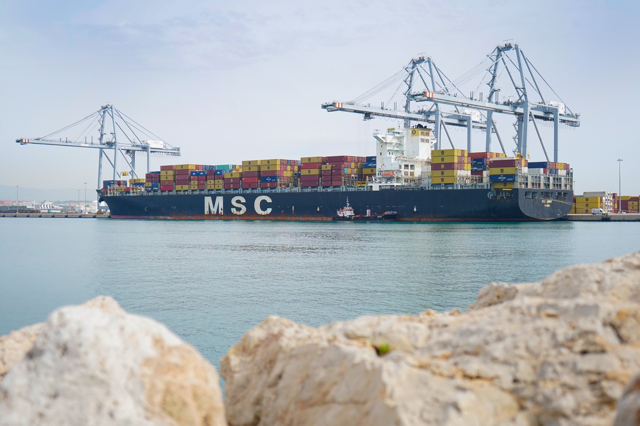 Atraca en el muelle de Andalucía del Puerto el barco portacontenedores de su historia, el MSC Sindy – InfoPuertos