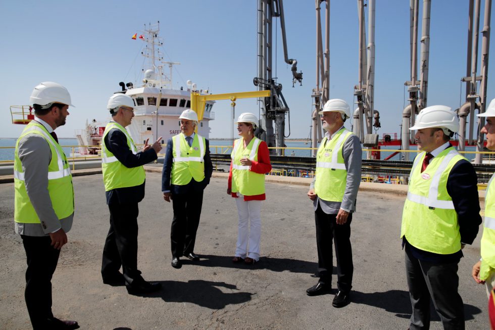 Heredero chocar elegante La presidenta del Puerto de Huelva visita la ampliación que está llevando a  cabo DECAL en el Puerto Exterior – InfoPuertos