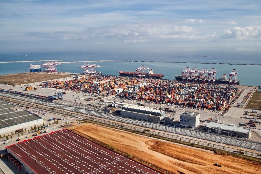 Port de Barcelona - panóramica - ferroviario
