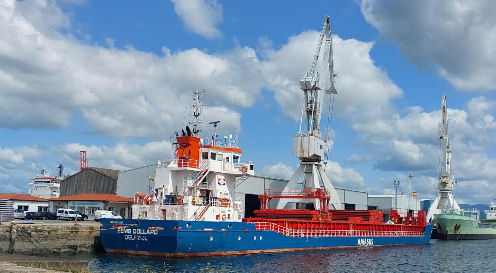 Puerto de Vilagarcía - barcos comercial este