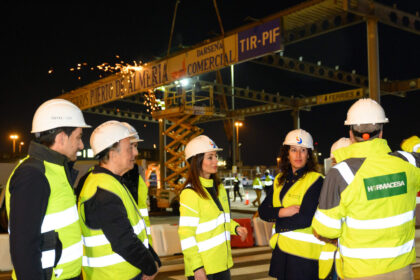 La Autoridad Portuaria de Almería retira la marquesina de su entrada por pescadería