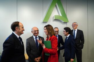 La Junta de Andalucía sella una alianza entre los puertos de Málaga y Algeciras y el Puerto Seco de Antequera
