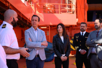 El Puerto de Almería recibe al buque Clara Campoamor de Salvamento Marítimo