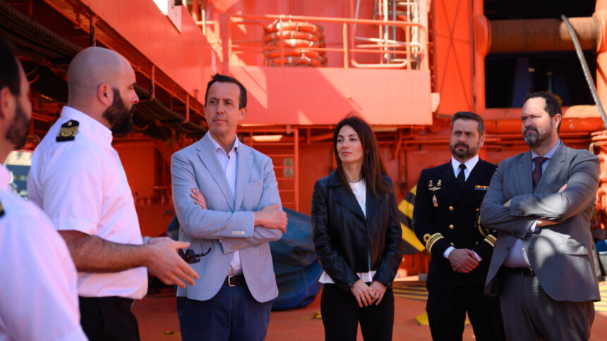 El Puerto de Almería recibe al buque Clara Campoamor de Salvamento Marítimo