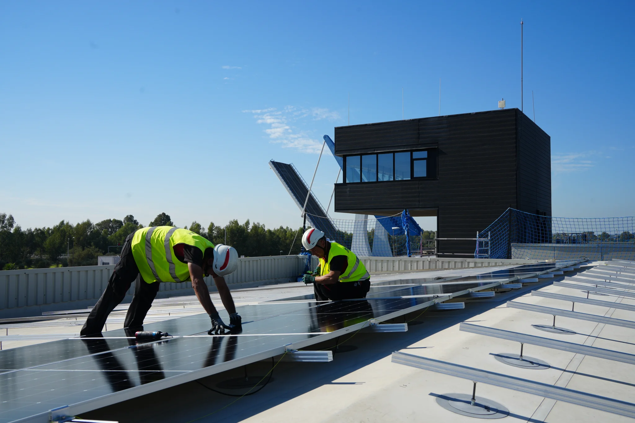 El Puerto de Sevilla instala una planta solar fotovoltaica en la Esclusa "Puerta del Mar"