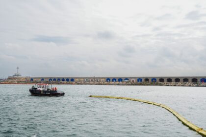 Port Tarragona prueba nuevos equipos de lucha contra la contaminación marítima