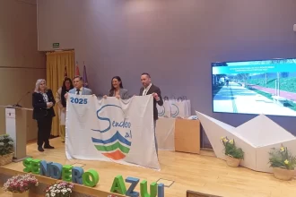 El Puerto de Vigo recibe la Bandera de Sendero Azul 2025