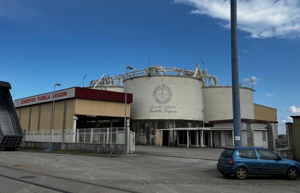 Cementos Tudela Veguín solicita una concesión en el Puerto Exterior de Punta Langosteira para construir y gestionar una terminal de descarga y distribución de cemento