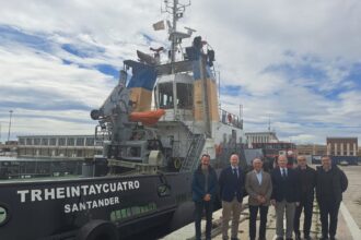 El nuevo remolcador TRHEINTAYCUATRO opera en el Puerto de Málaga