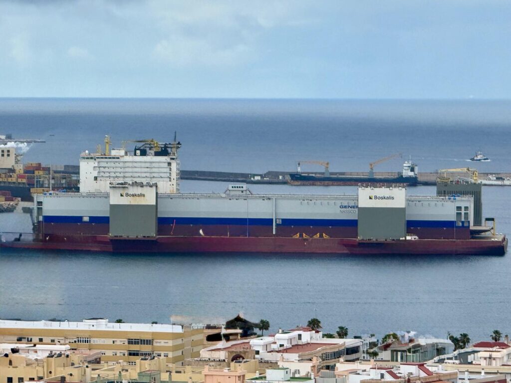 BOKA Vanguard - Puerto de Las Palmas - semisumergible