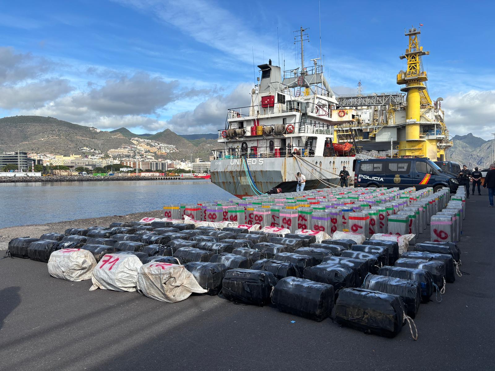 Policía Nacional - buque Cocaína