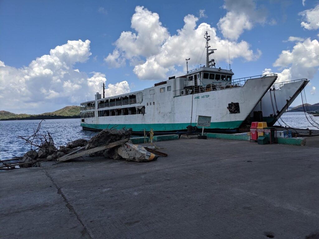 Ferry Junes Aster - Filipinas - Incendio