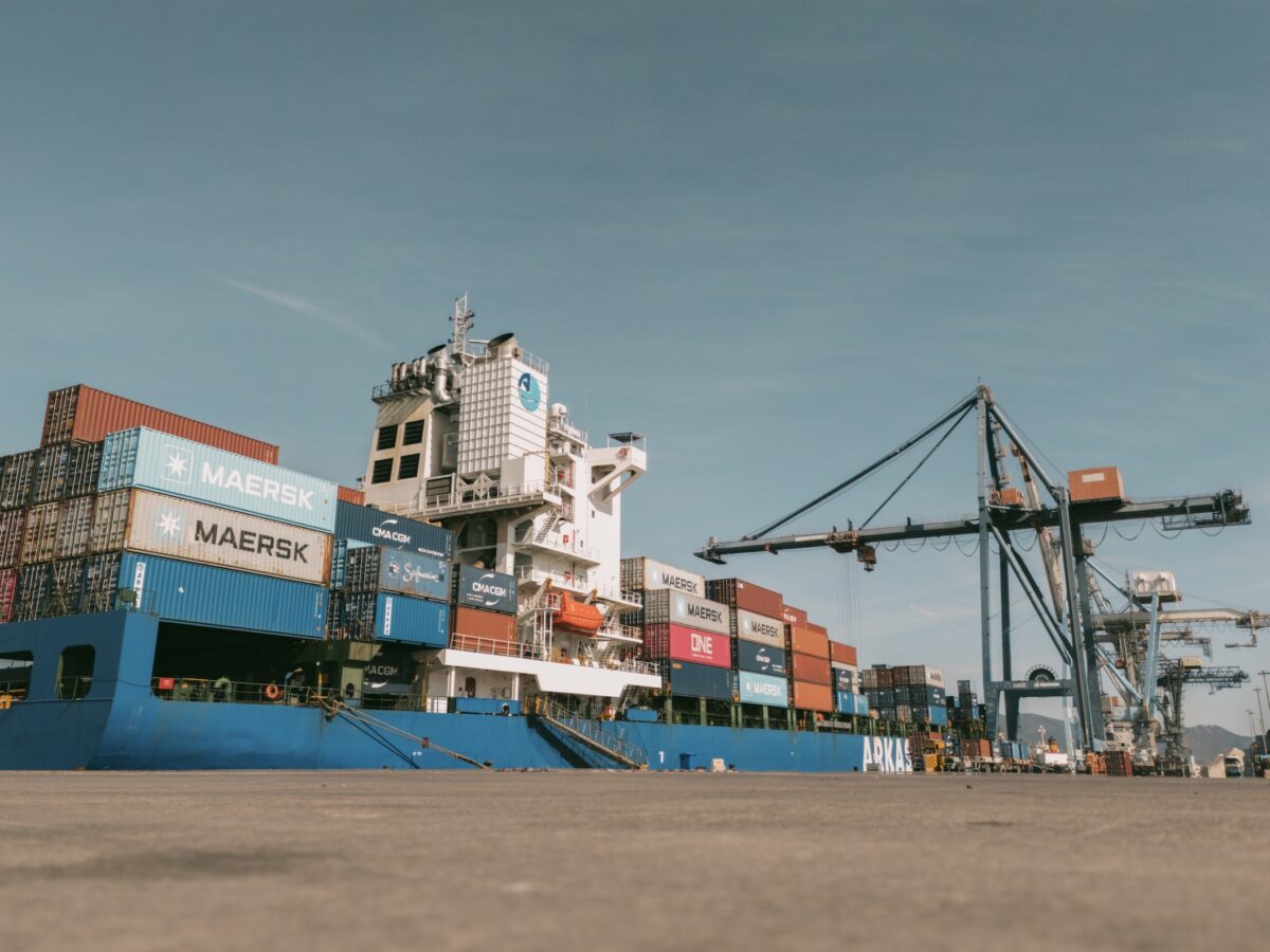 Descarga de contenedores en el Puerto de Castellón