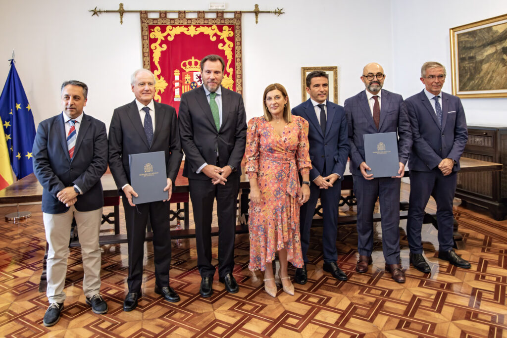 Firma convenio La Pasiega