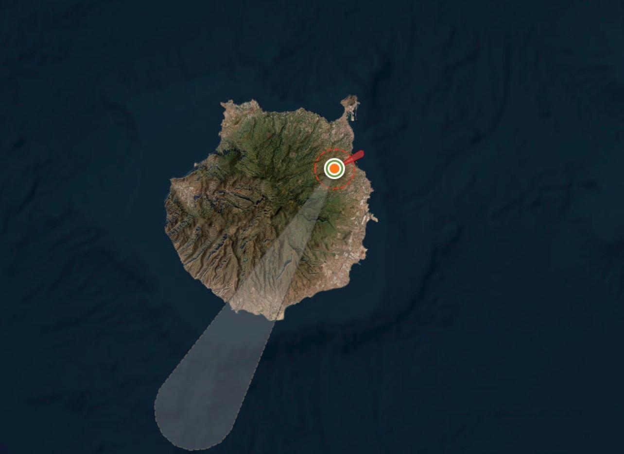 Mapa de Gran Canaria con un marcador, un círculo discontinuo y una proyección de alcance sobre el territorio y el mar.