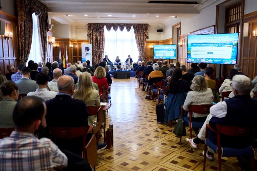 Participantes en la III Jornada de Economía Azul de MarCA, celebrada en Santander.
